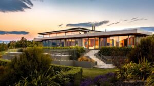 Read more about the article Top 5 Luxury Airbnbs in New Zealand