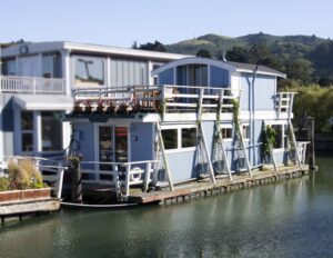 Read more about the article The Top 10 Airbnb Houseboats In California