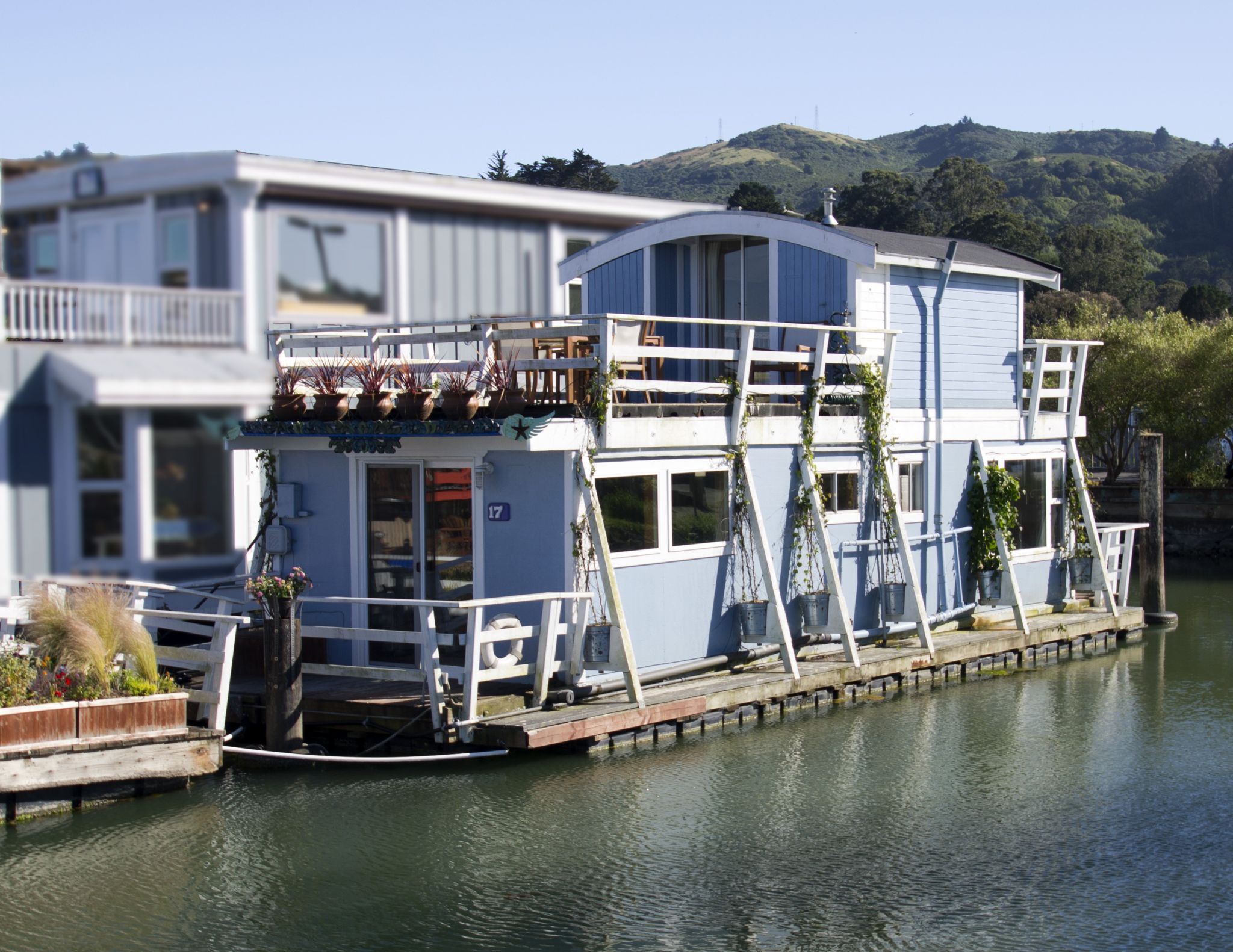 You are currently viewing The Top 10 Airbnb Houseboats In California
